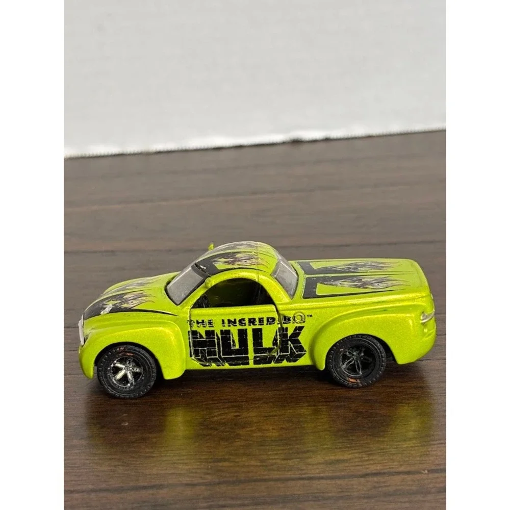 Maisto Marvel Incredible Hulk 2000 Chevrolet SSR 1/36 & Dump Truck Diecast Lot